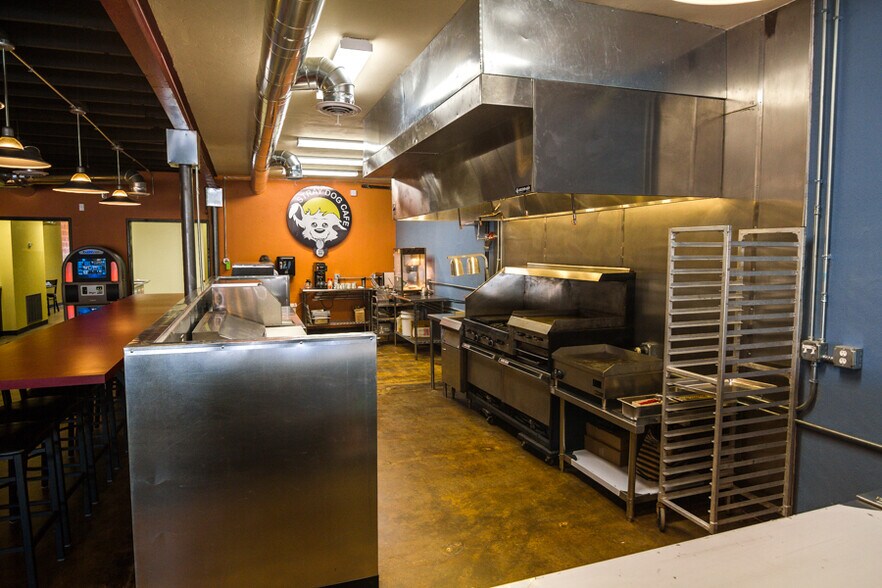 More Photos Of 6722 NW 39th Expy, Bethany Restaurant For Sale