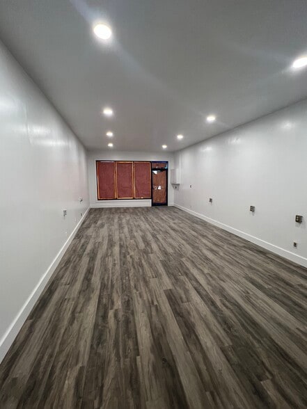 More Photos Of 1320-1322 University Blvd N, Jacksonville Storefront For Sale