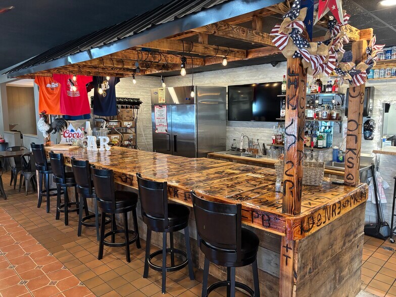More Photos Of 140 E 12th St, Imperial Restaurant For Sale