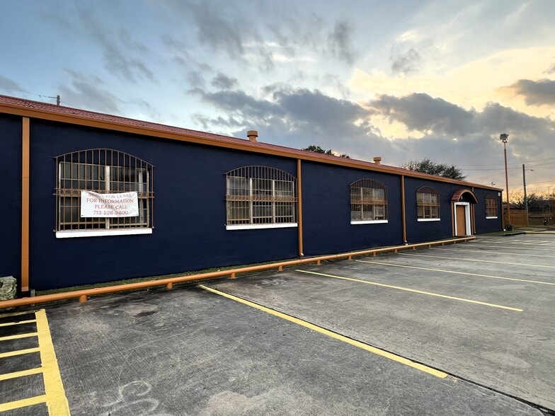More Photos Of 716 Telephone Rd, Houston Warehouse For Lease
