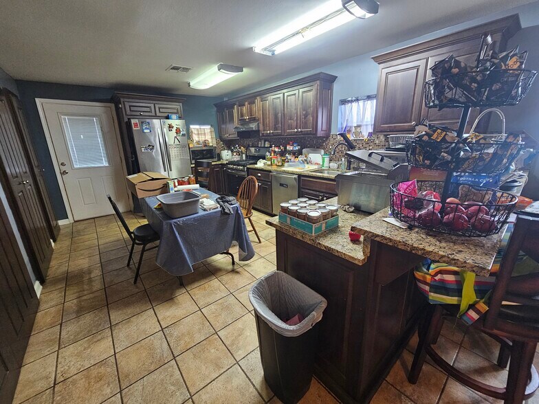 More Photos Of 606 W Main St, Thibodaux Convenience Store For Sale