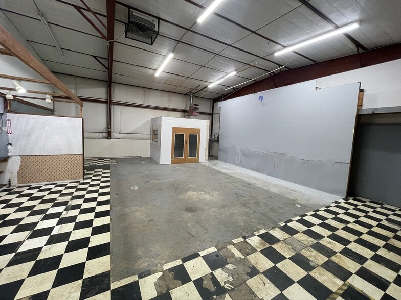 More Photos Of 3310-3320 S Knox Ct, Englewood Research And Development For Lease