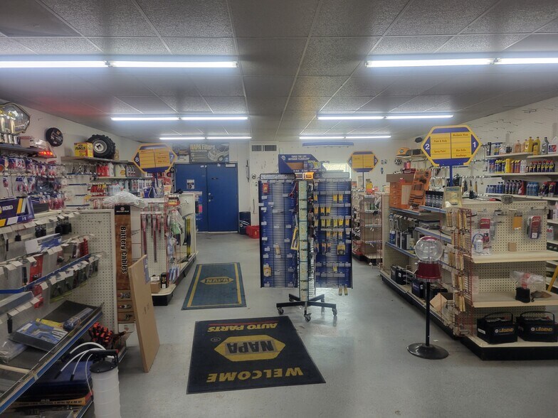 More Photos Of 118 Main St N, Stewartville Freestanding For Lease