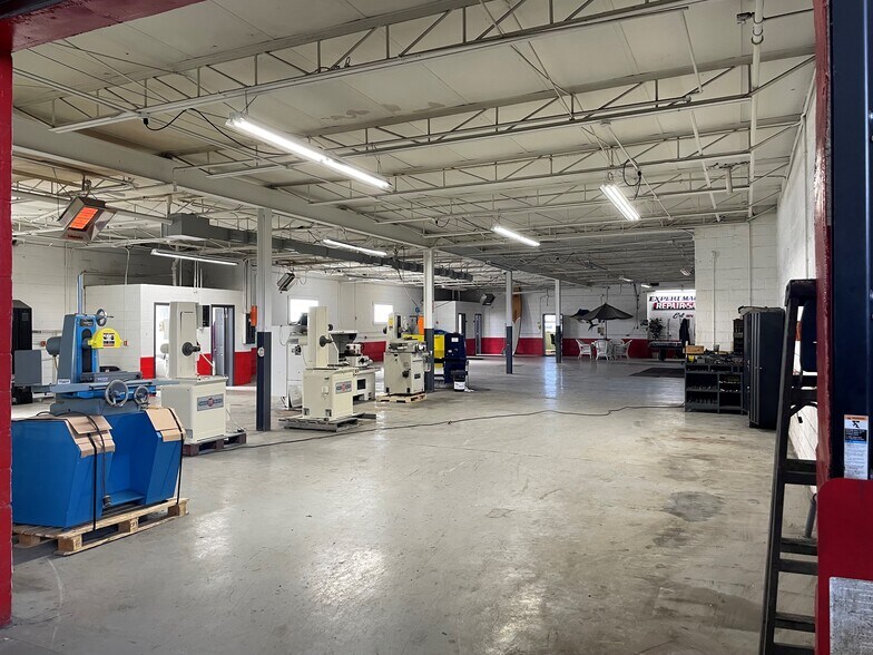 More Photos Of 30744 Groesbeck Hwy, Roseville Manufacturing For Lease
