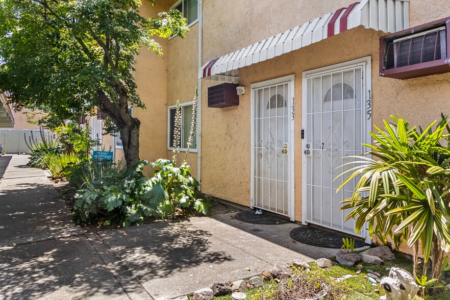 More Photos Of 101-147 Freeway Dr, Napa Apartments For Sale