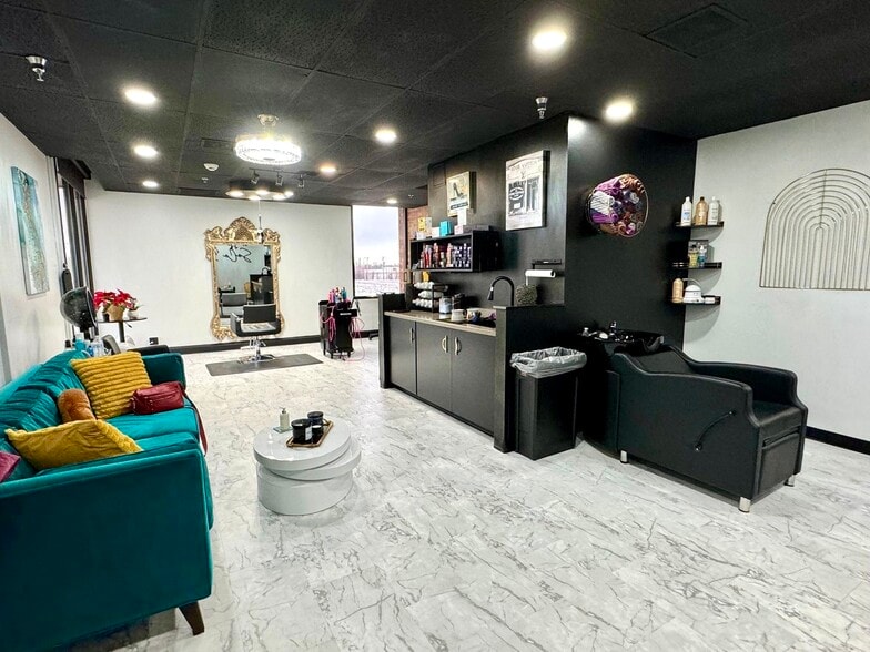 More Photos Of 1316 E Empire St, Bloomington General Retail For Sale