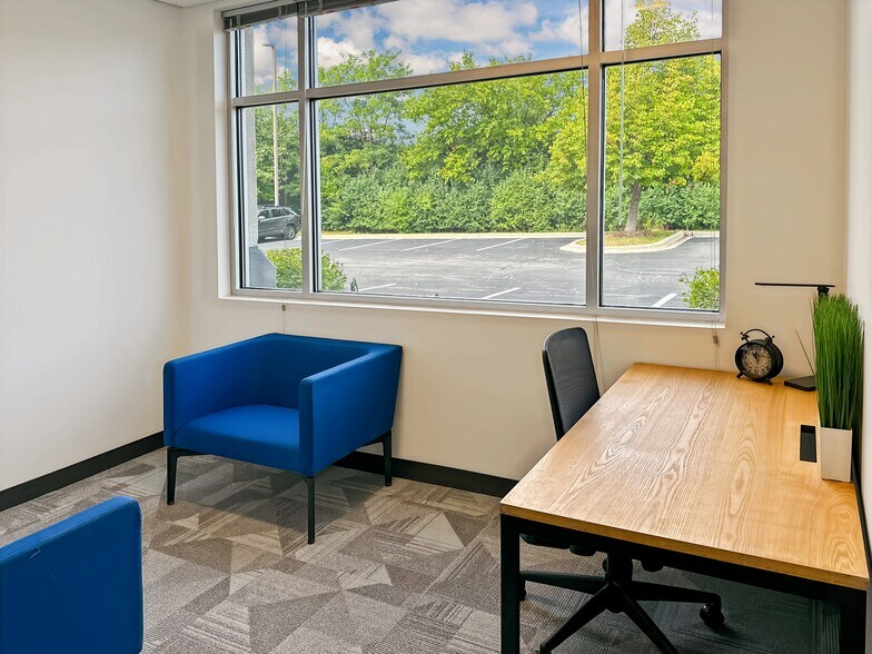More Photos Of 1450 Busch Pky, Buffalo Grove Coworking Space