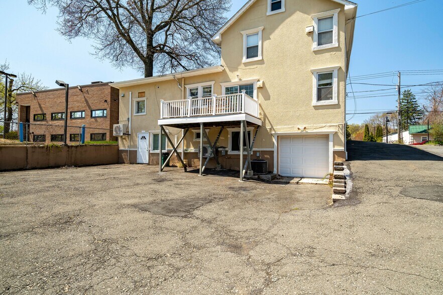 More Photos Of 100 S Main St, New City Storefront Retail Residential For Lease