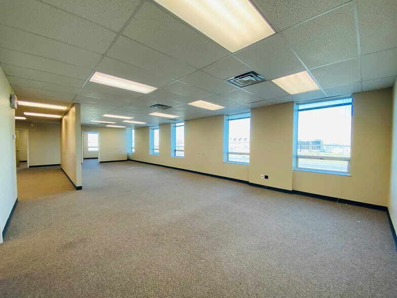 More Photos Of 950-970 S Broadway, Hicksville Office For Lease