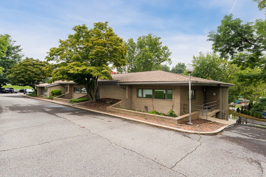 More Photos Of 90 Asheland Ave, Asheville Medical For Sale