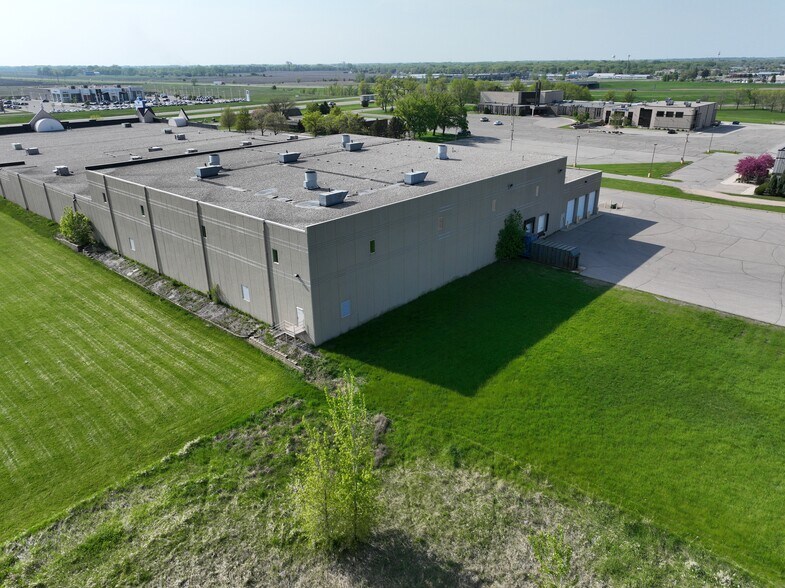 More Photos Of 3901 Abbott Dr, Willmar Freestanding For Sale