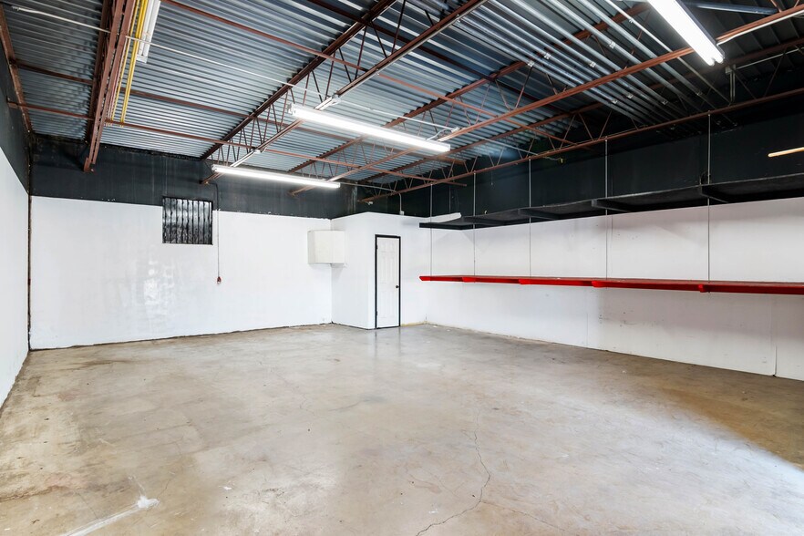 More Photos Of 4064 N Panam Expy, San Antonio Light Distribution For Sale