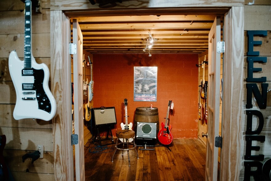 More Photos Of 920 S Chapman St, Greensboro Storefront For Sale