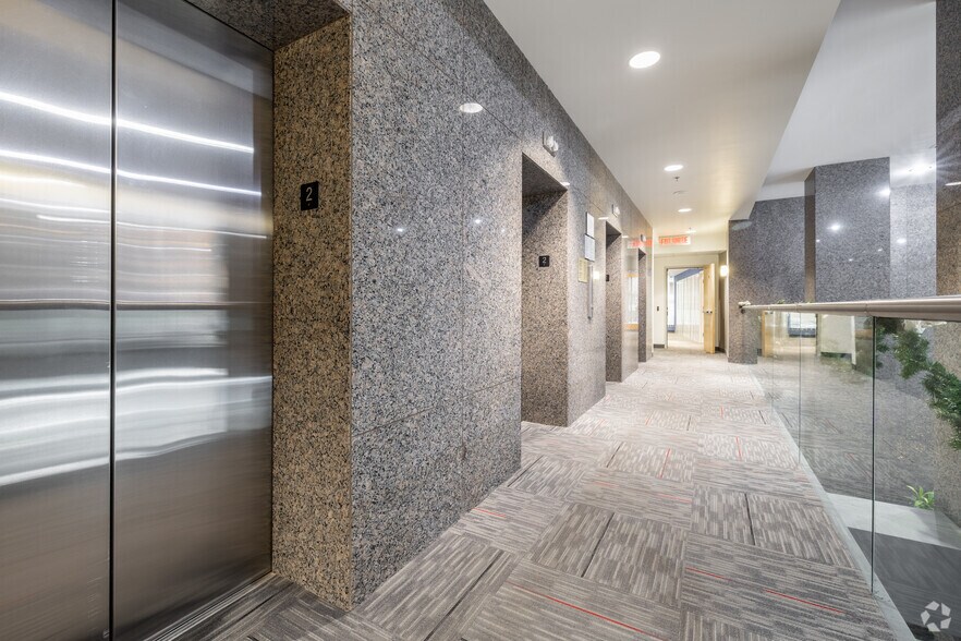 More Photos Of 100 Metcalfe St, Ottawa Office For Lease