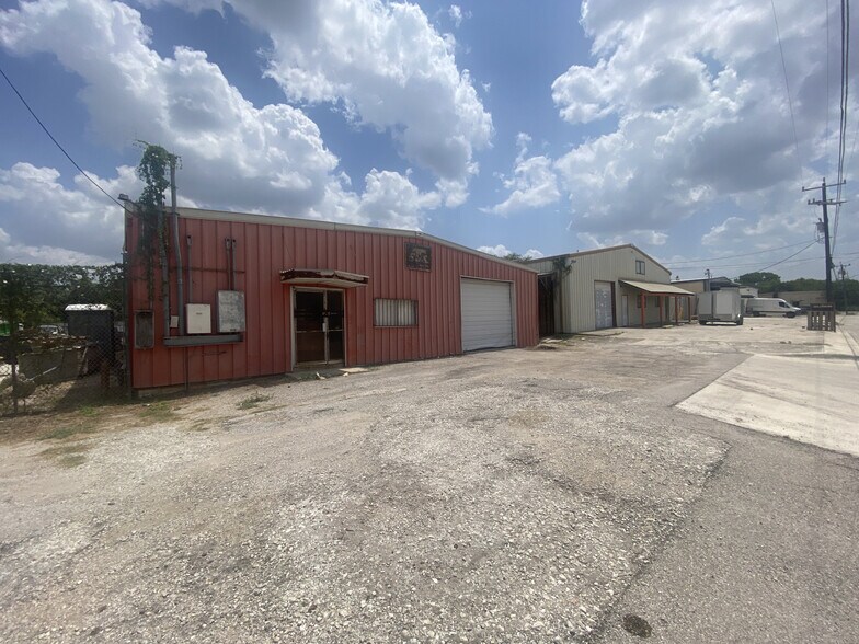 More Photos Of 3514 Copeland Dr, San Antonio Light Manufacturing For Sale