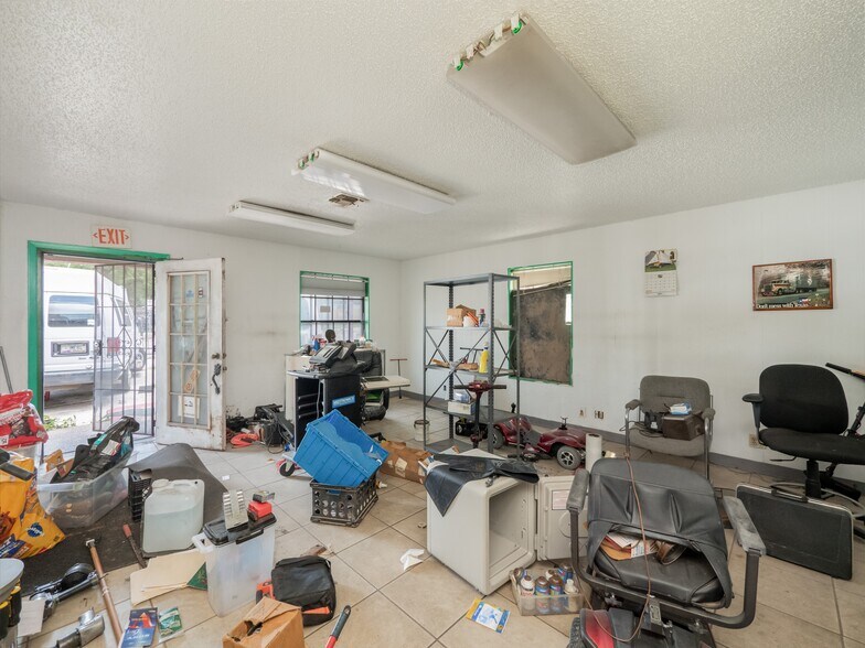 More Photos Of 8212 Georgian Dr, Austin Office For Sale