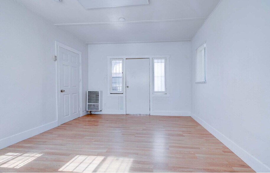 More Photos Of 2506 S Budlong Ave, Los Angeles Apartments For Sale