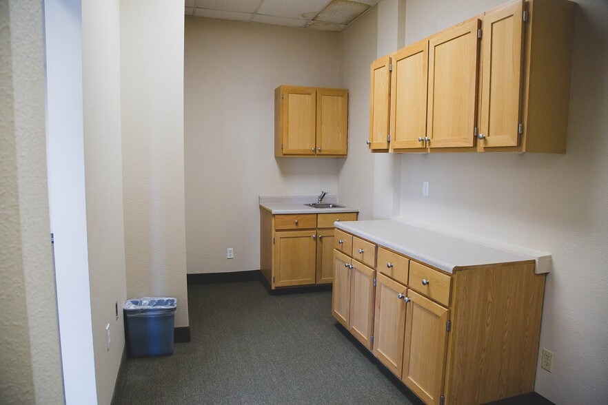 More Photos Of 8390 W Gage Blvd, Kennewick Office For Lease