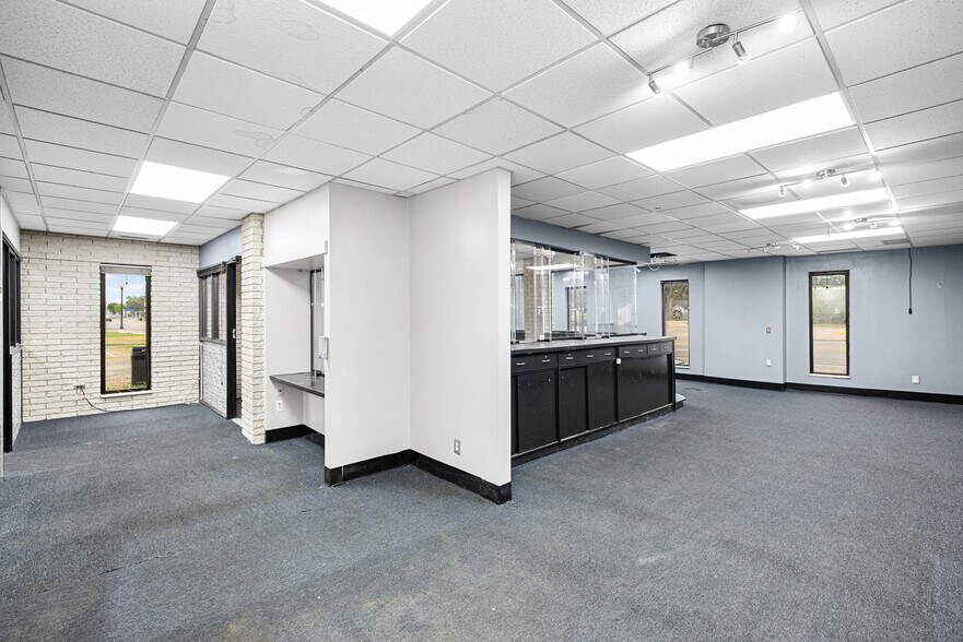 More Photos Of 21511 Van Dyke Ave, Warren Bank For Sale