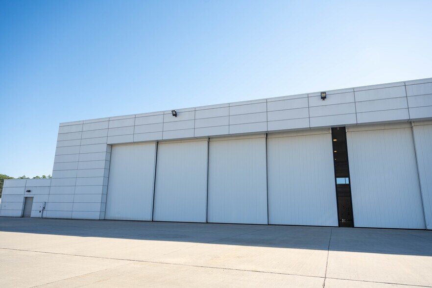 More Photos Of 7095 Roscoe Turner Rd, Kiln Airplane Hangar For Lease