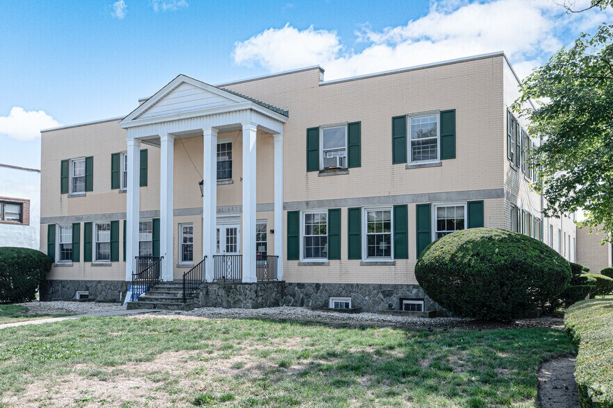 More Photos Of 155 W Merrick Rd, Freeport Medical For Lease
