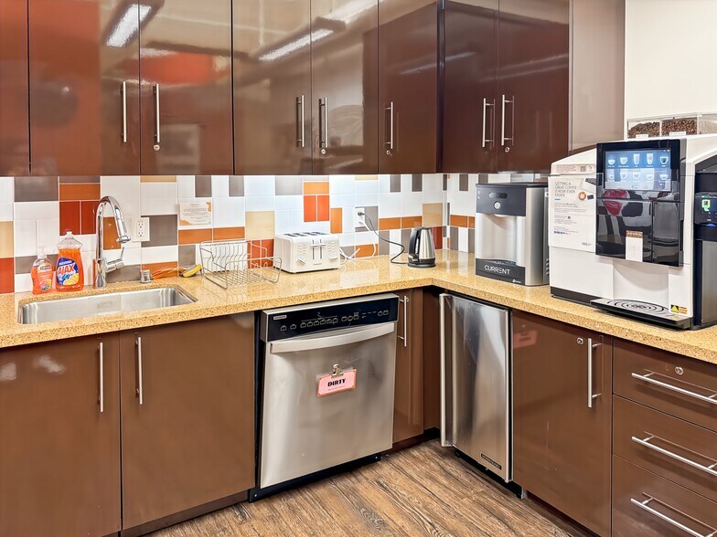 More Photos Of 506 2nd Ave, Seattle Coworking Space