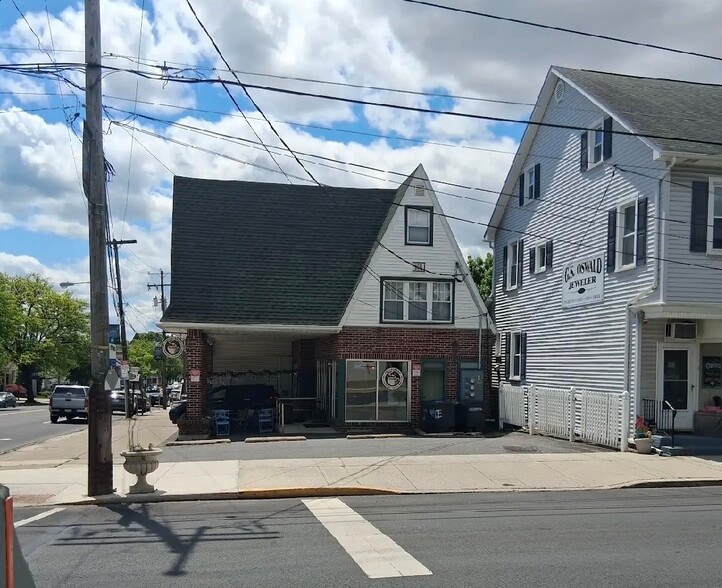 More Photos Of 6 S Broad St, Nazareth General Retail For Sale