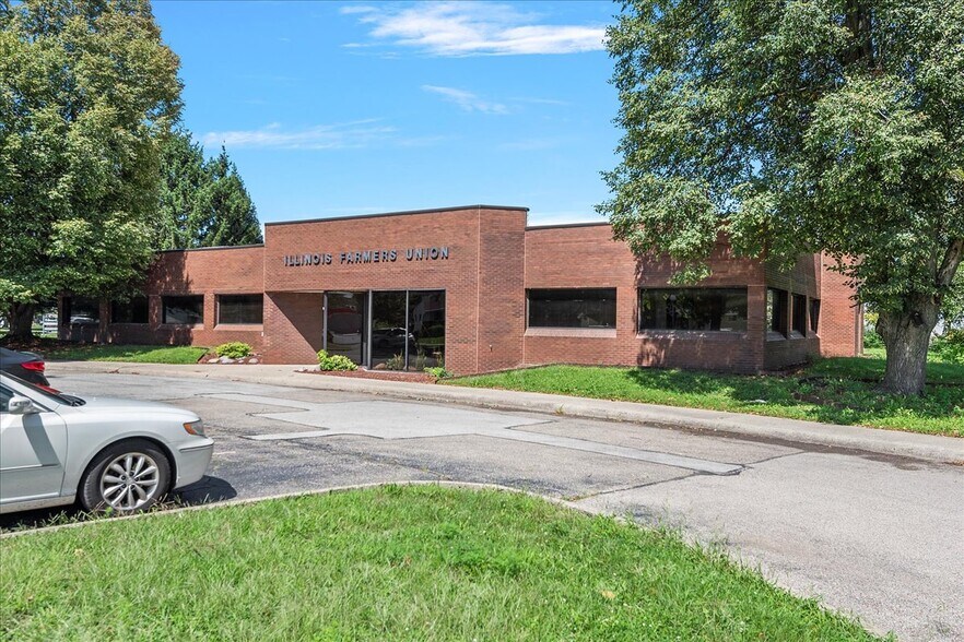 More Photos Of 40 Adloff Ln, Springfield Medical For Lease