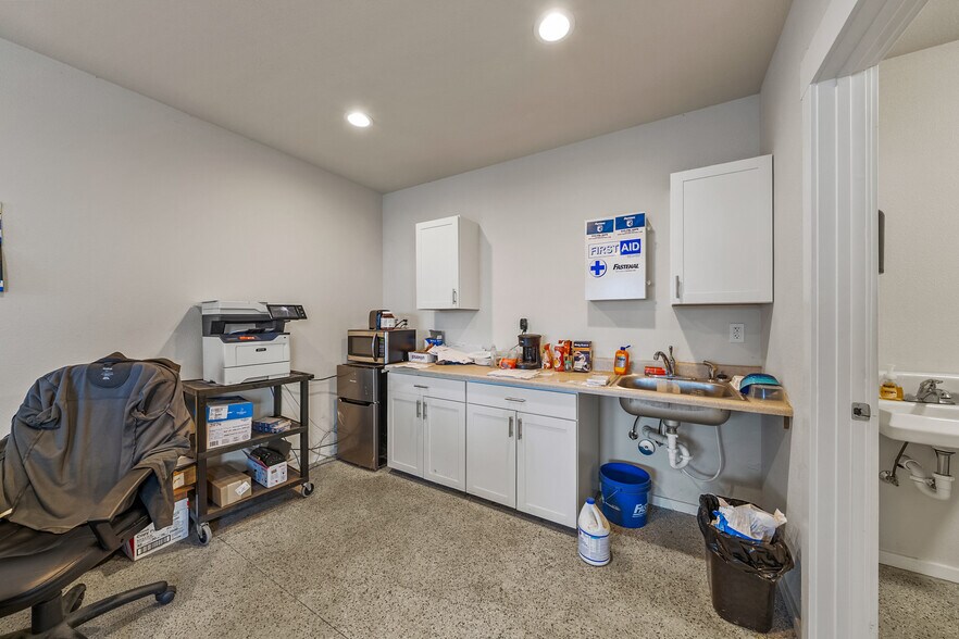 More Photos Of 1918 Bobcat Way, White City Warehouse For Sale