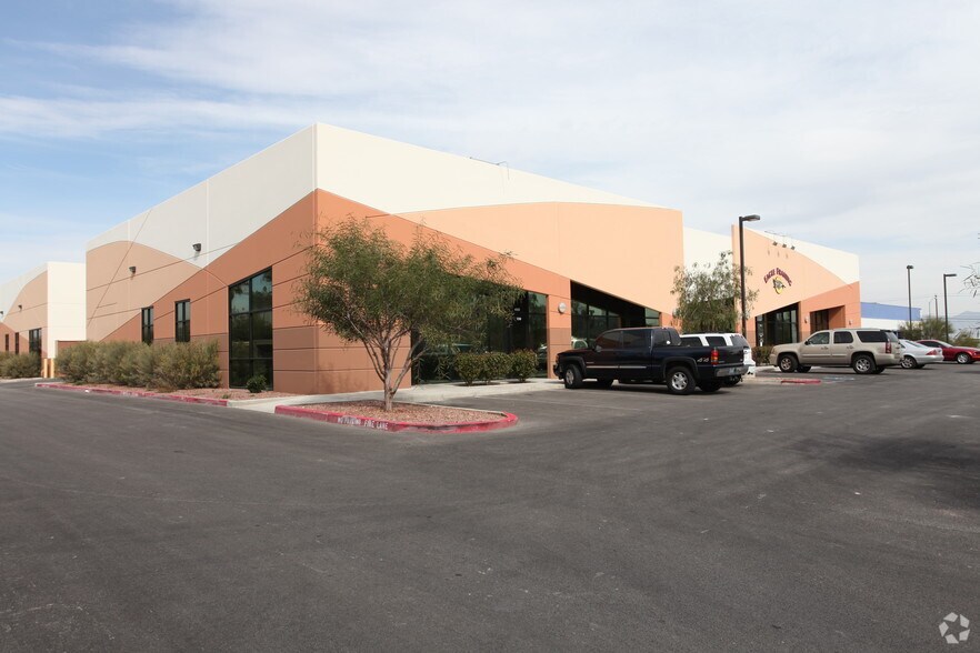 More Photos Of 4135 N Rancho Dr, Las Vegas Light Distribution For Lease