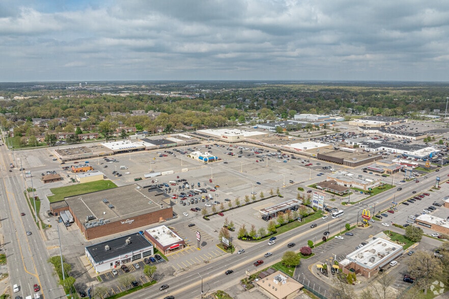 Primary Photo Of 822 W McKinley Ave, Mishawaka Storefront For Sale
