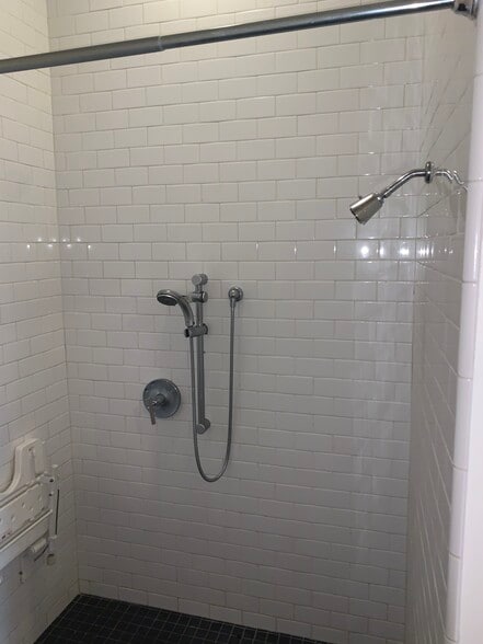 More Photos Of 16315 Monterey Hwy, Morgan Hill Freestanding For Lease