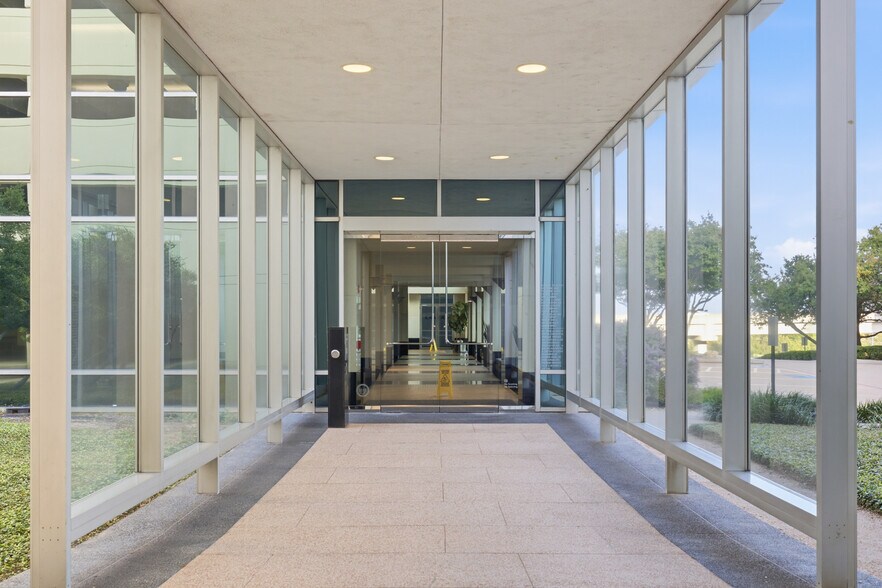 More Photos Of 9606 N Mopac Expy, Austin Unknown For Lease