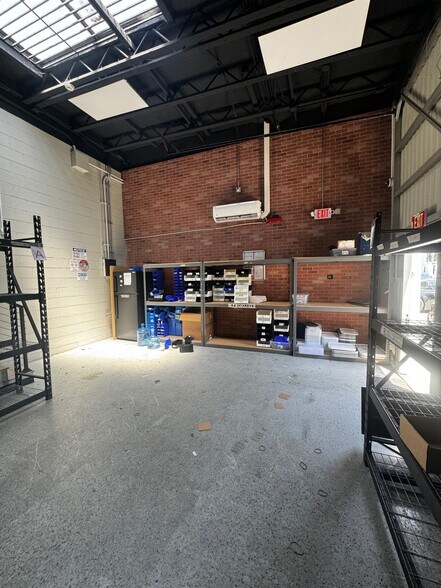 More Photos Of 5300 Sunset Blvd, Los Angeles Auto Repair For Lease