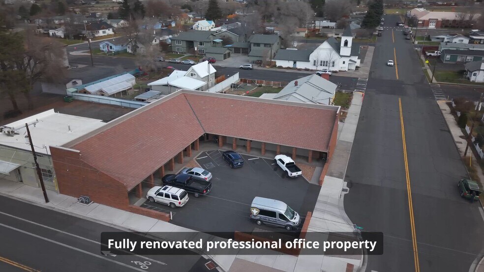 Primary Photo Of 116 SE D St, Madras Medical For Sale