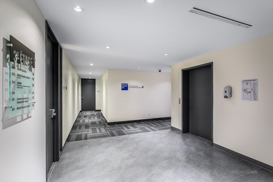 More Photos Of 204 Boul De Montarville, Boucherville Office For Lease