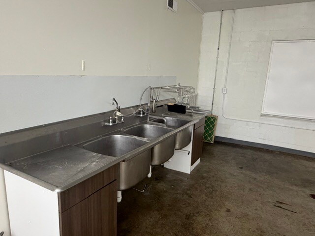 More Photos Of 709 E Jackson Ave, Vinton Specialty For Sale