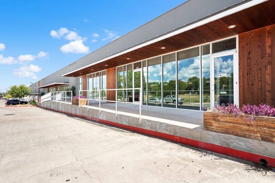 More Photos Of 2301 E Riverside Dr, Austin Unknown For Lease