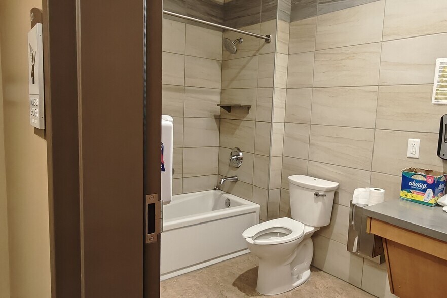 More Photos Of 3210 E Rd, Clifton Office For Sale