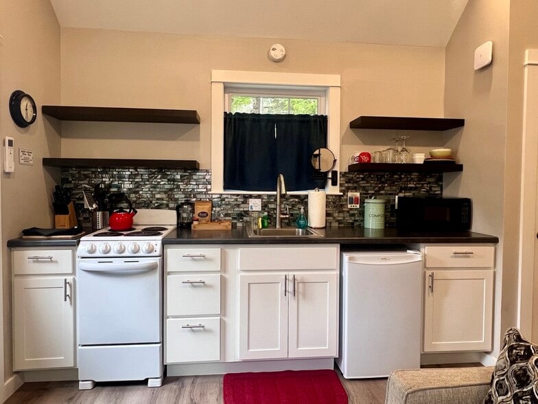 More Photos Of 200 Seal Cove Rd, Southwest Harbor Hotel For Sale