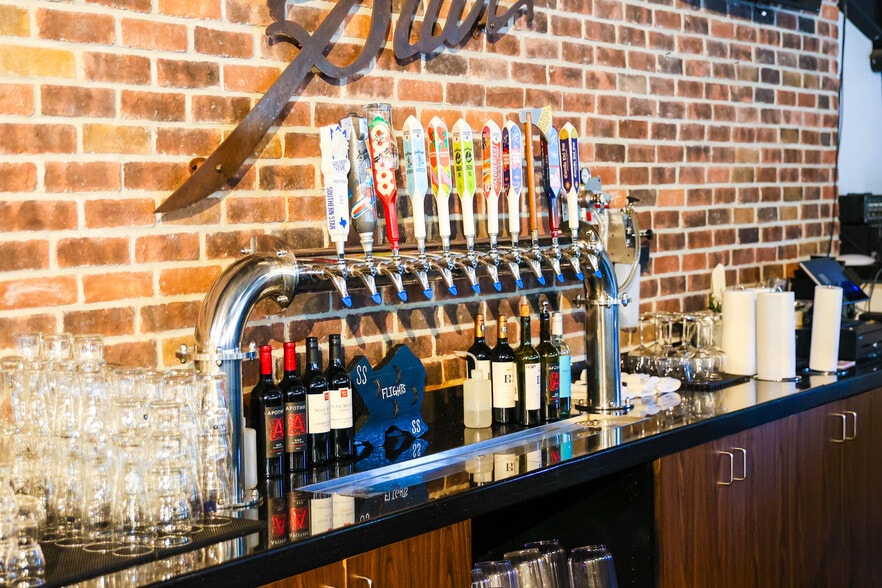 More Photos Of 3525 N Frazier St, Conroe Manufacturing For Sale