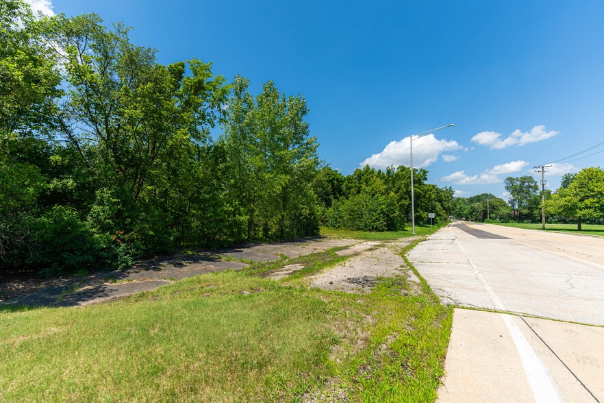 More Photos Of 27W046 North Ave, West Chicago Land For Sale