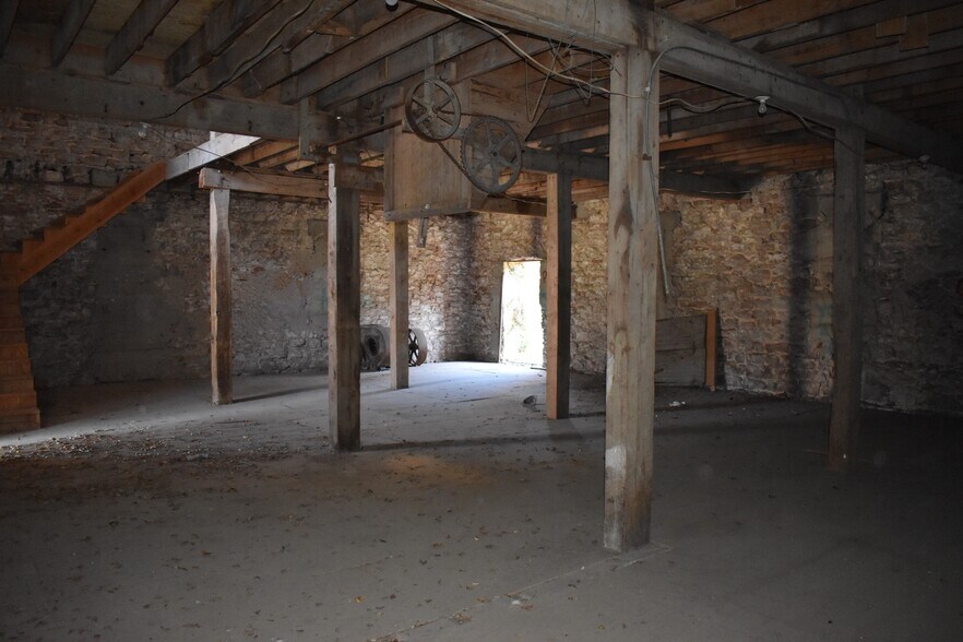 More Photos Of 311 Old Mill Rd, Rhome Restaurant For Lease