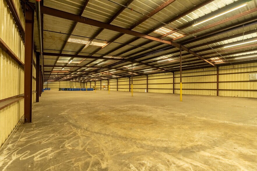 More Photos Of 89 Green St, Warner Robins Warehouse For Sale