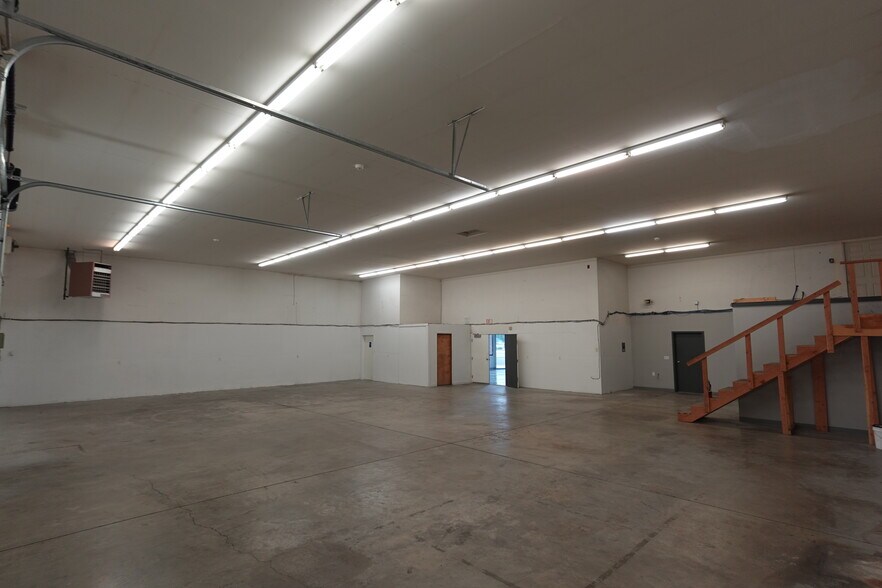 More Photos Of 6010-6012 E Trent Ave, Spokane Showroom For Lease