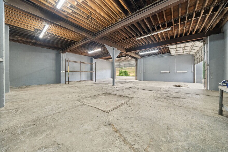 More Photos Of 797 Carlton Dr, Bentleyville Service For Lease