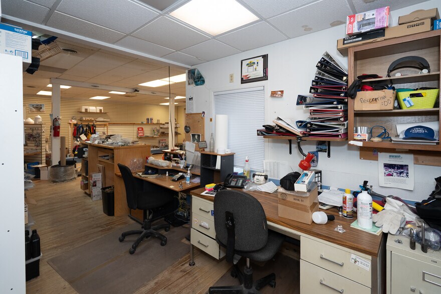 More Photos Of 7427 Dyke Rd, Clay Freestanding For Lease