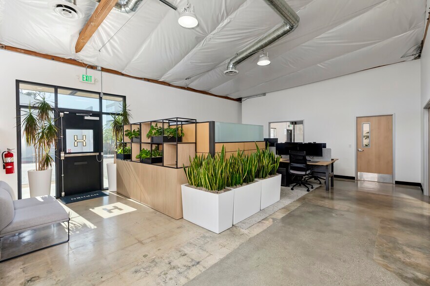 More Photos Of 956 W Hyde Park Blvd, Inglewood Manufacturing For Lease