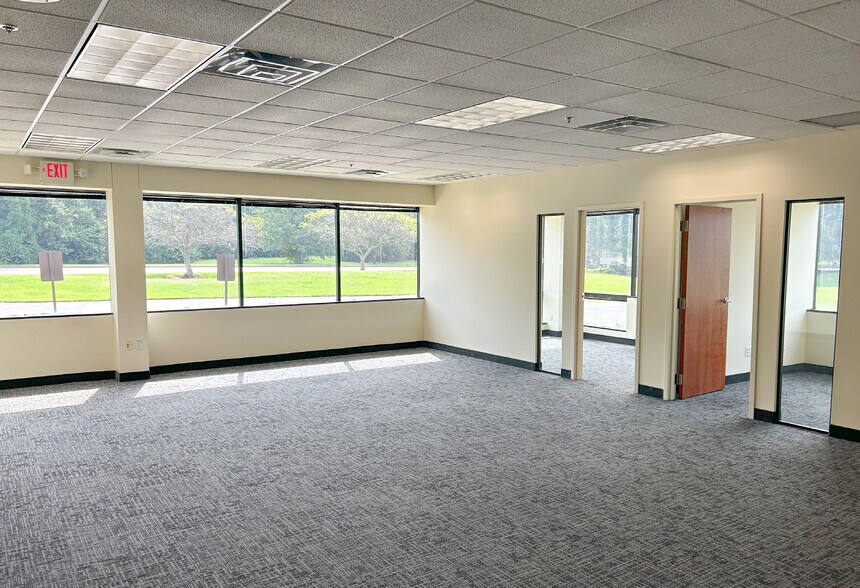 More Photos Of 9780 Ormsby Station Rd, Louisville Office For Lease