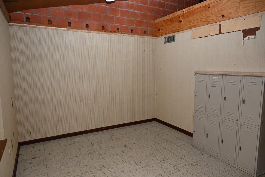 More Photos Of 1218 14th Ave N, Texas City Loft Creative Space For Sale